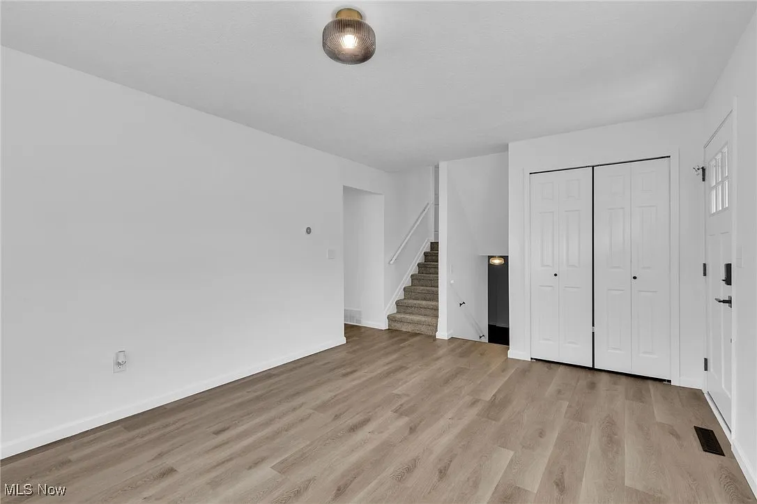 Entry / open living