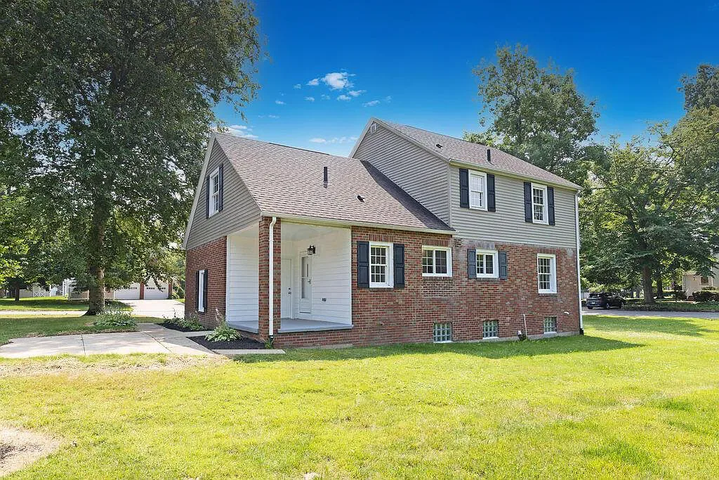 994 Woodland Road exterior